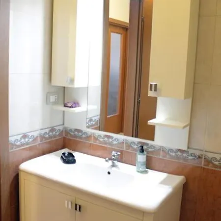 Cosy Rooftop At Pazari I Ri