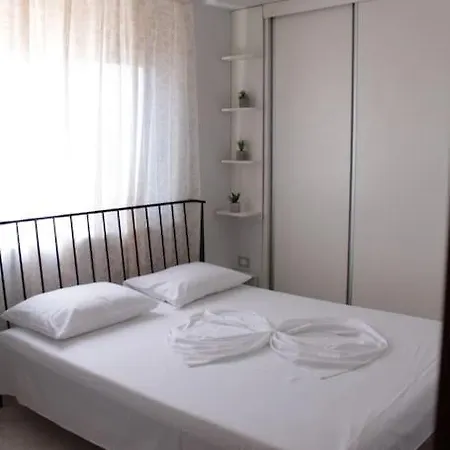 Cosy Rooftop At Pazari I Ri Appartement Tirana