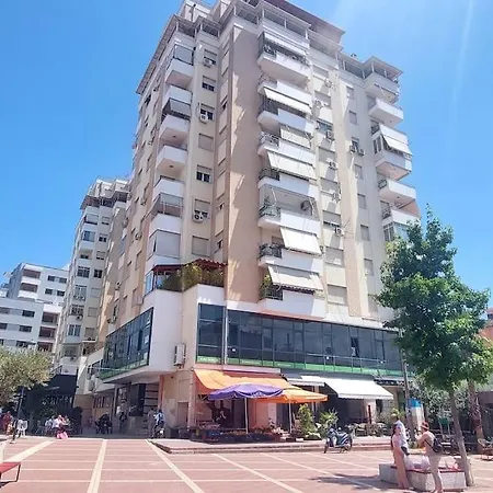 Cosy Rooftop At Pazari I Ri * تيرانا