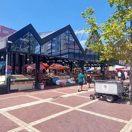 Cosy Rooftop At Pazari I Ri شقة